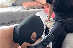 【77夫妻】绿帽狗伺候主子起床 JS250909-12