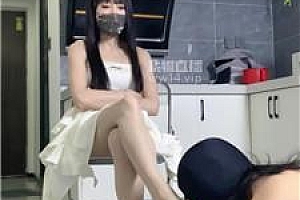 【可可妈妈】近距离清理脏鞋底-脚丫 JS250908-18