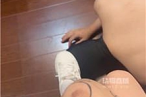 【小凤梨】品尝纹身小妹的脚丫【双视角版】 JS250820-31