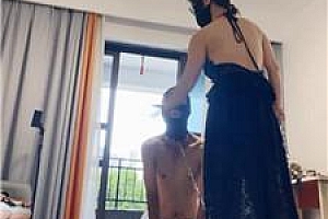 【南月女神】拴铁链遛狗-黑丝脚插嘴 JS250814-30
