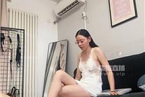 【繁星女宝】保鲜膜捆绑强制舔jio bf56481