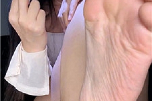 【绝美兔】足J臀炸    250910-13