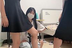 【苏曼】3学生妹骑马骑脖-踩踏贱奴【三视角版】 JS250912-1