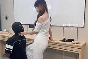 【欣婷】脏鞋底喂食-抽耳光踩踏踢裆 bf57966