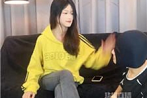 【女生也能很暴力】小白鞋白袜踢踹虐打 bf57686
