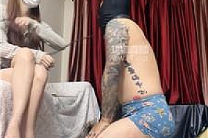 【樱木花椒】高跟美腿碾压踩-恋足狂舔 bf57568