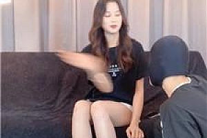 【女生也能很暴力】熊猫鞋白袜踩贱奴 bf57492