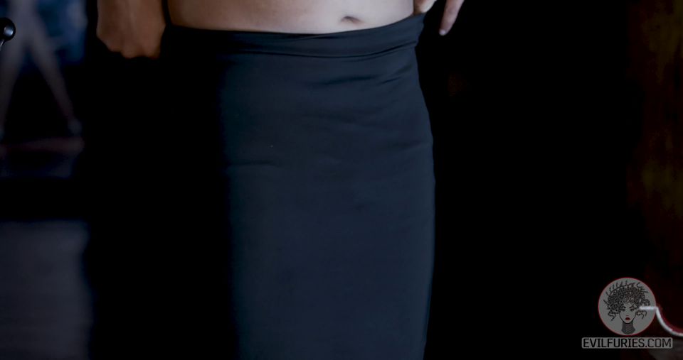 残酷女妖：阿米莉女士 – 穿上你的内衣
