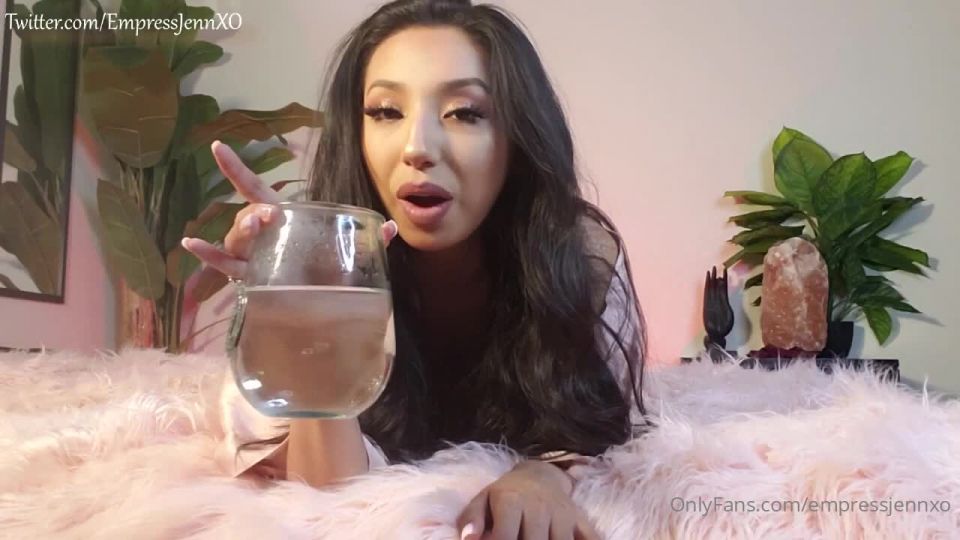 Onlyfans：女皇詹妮弗，empressjennxo – 极致的羞辱。 我为你奉上最完美的茶