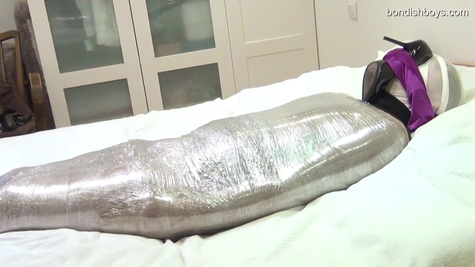 Bondishboys：连裤袜男孩被捆绑并裹成木乃伊