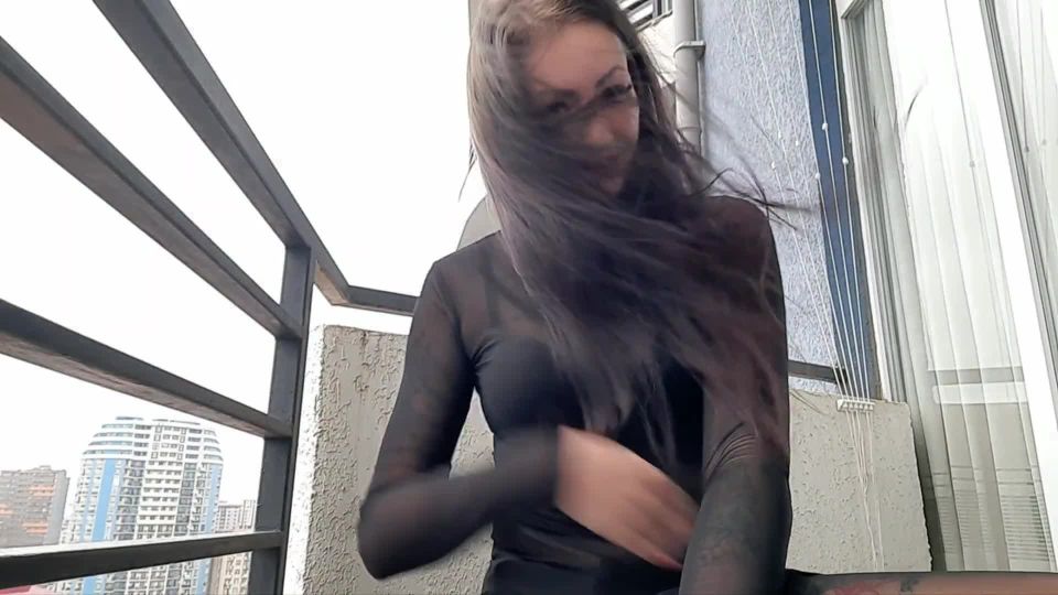 女主人妮卡 – 吸烟癖好