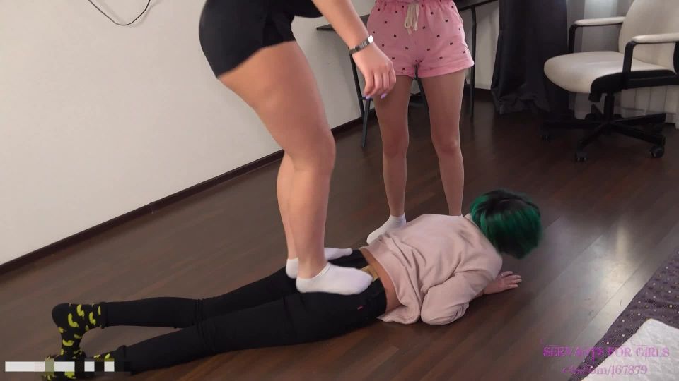 女孩的仆人： 你将得到应得的，不多也不少