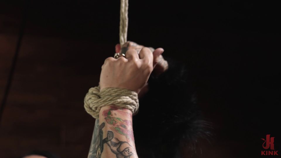 变态：阿拉贝拉·拉斐尔，露娜·洛芙莉 – 喜极而泣