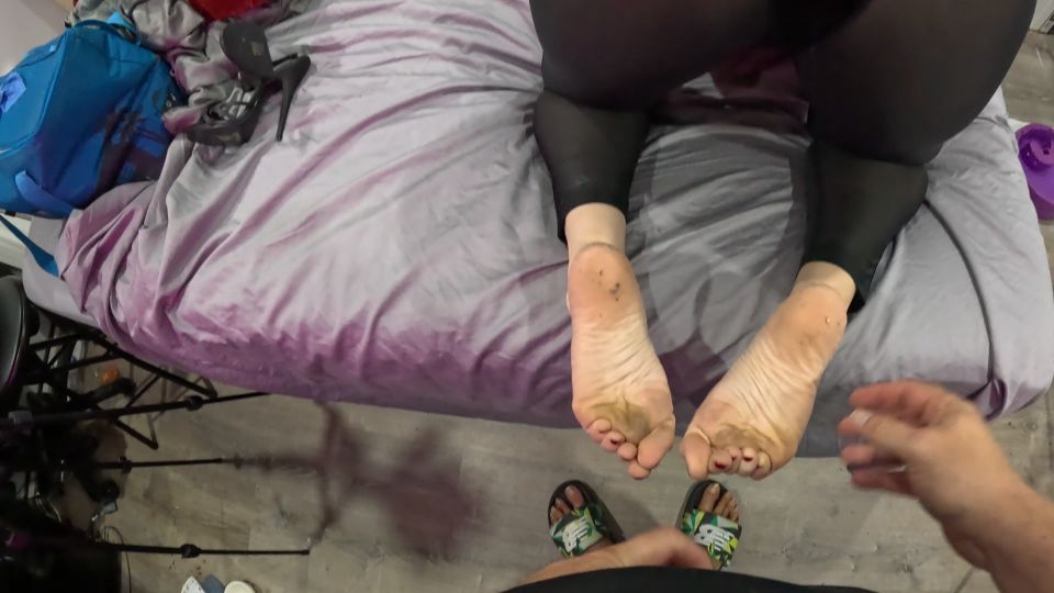 射在她脚上、屁股和舌头上 - 洛拉精液覆盖的脏脚 第2卷 GoPro第一人称视角胸部 第1部分（共2部分） + preview 3